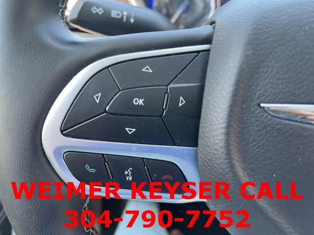 Photo of 2023 Brilliant Black Crystal Pearlcoat Chrysler Pacifica