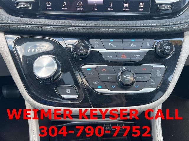Photo of 2023 Brilliant Black Crystal Pearlcoat Chrysler Pacifica