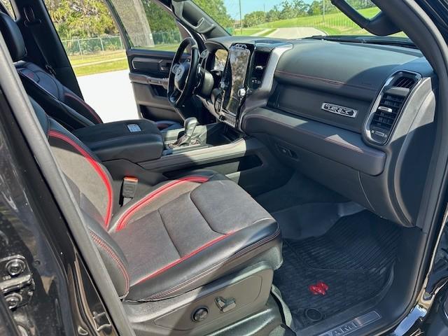 Photo of 2024 Diamond Black Crystal Pearlcoat RAM 1500