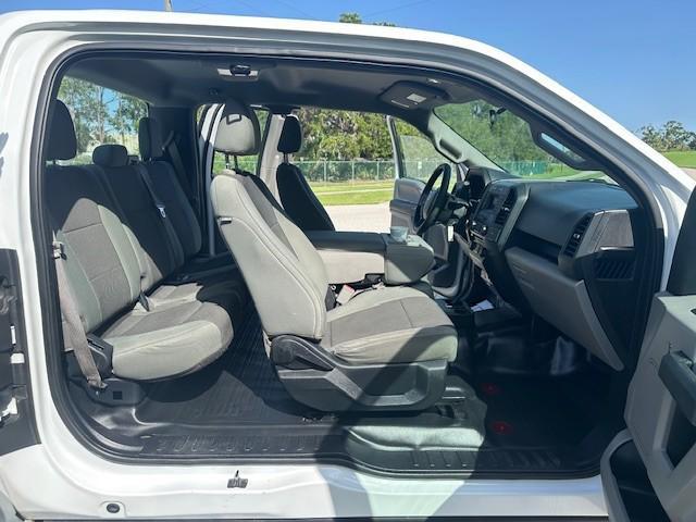 Photo of 2016 Oxford White Ford F-150
