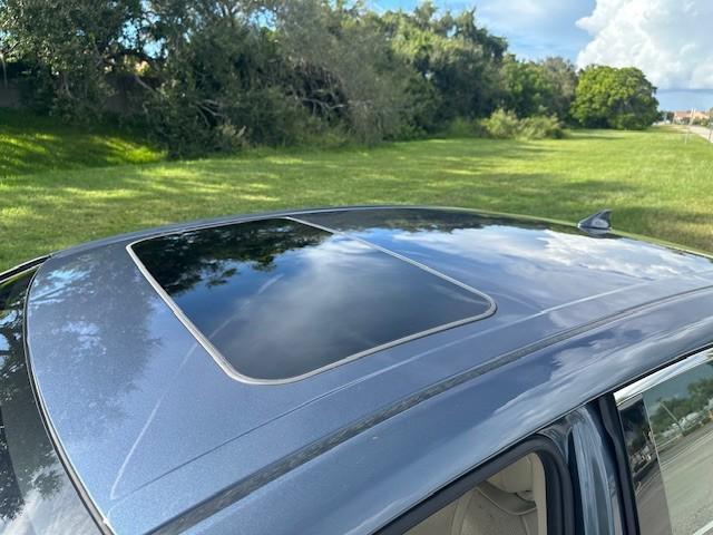 Photo of 2020 Harbor Gray Metallic Toyota Avalon Hybrid
