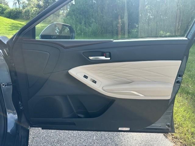 Photo of 2020 Harbor Gray Metallic Toyota Avalon Hybrid