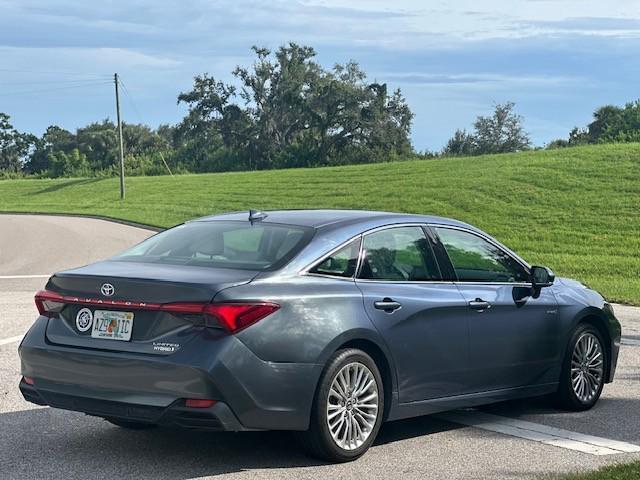 Photo of 2020 Harbor Gray Metallic Toyota Avalon Hybrid