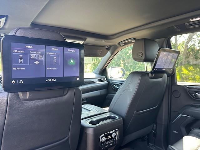 Photo of 2021 Summit White GMC Yukon XL