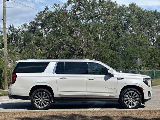 Photo of 2021 Summit White GMC Yukon XL