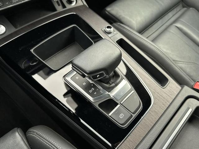 Photo of 2022 Daytona Gray Pearl Effect Audi Q5