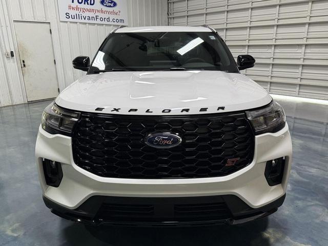 Photo of 2025 Star White Metallic Tri-Coat Ford Explorer
