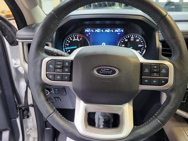 Photo of 2022 Star White Metallic Tri-Coat Ford Expedition