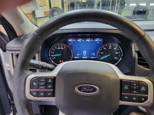Photo of 2022 Star White Metallic Tri-Coat Ford Expedition