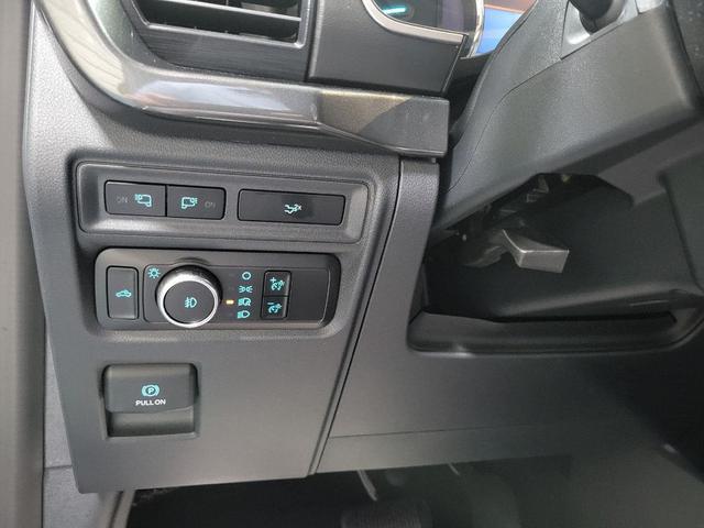 Photo of 2023 Iconic Silver Metallic Ford F-150