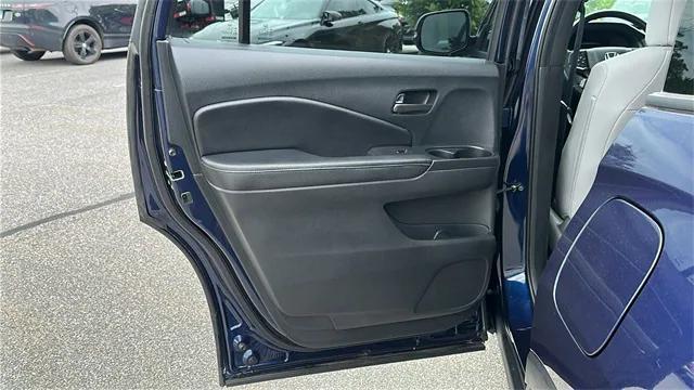 Photo of 2022 Obsidian Blue Pearl Honda Passport
