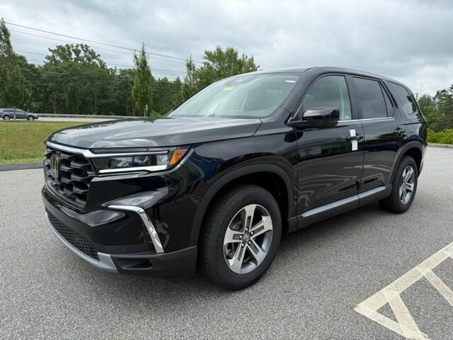 Photo of 2025 Crystal Black Pearl Honda Pilot
