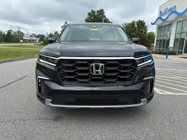 Photo of 2025 Crystal Black Pearl Honda Pilot