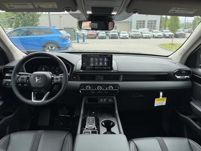 Photo of 2025 Crystal Black Pearl Honda Pilot
