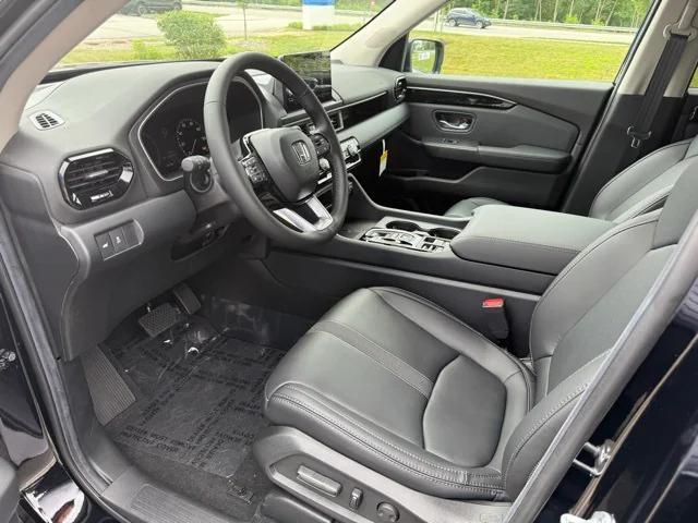Photo of 2025 Crystal Black Pearl Honda Pilot