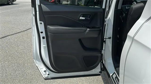 Photo of 2025 Platinum White Pearl Honda Ridgeline