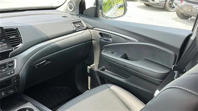 Photo of 2025 Platinum White Pearl Honda Ridgeline