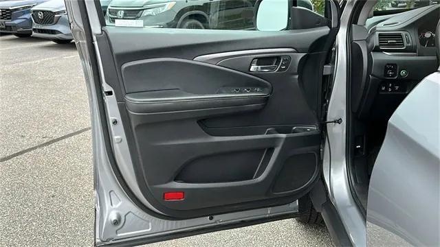Photo of 2022 Lunar Silver Honda Ridgeline