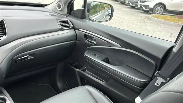 Photo of 2022 Lunar Silver Honda Ridgeline