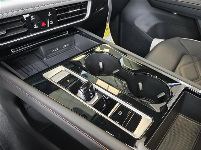 Photo of 2025 Pure White Volkswagen Atlas