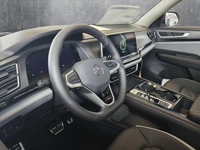 Photo of 2025 Pure White Volkswagen Atlas