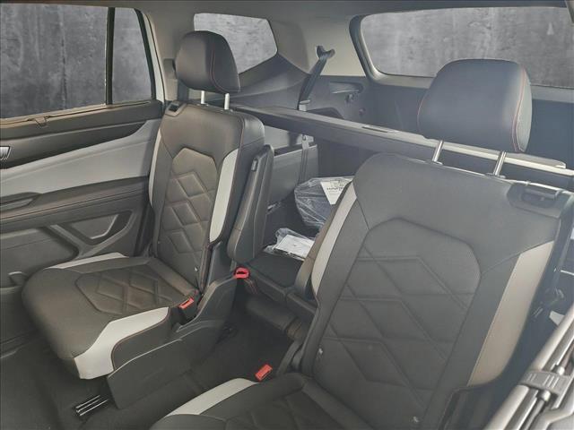 Photo of 2025 Pure White Volkswagen Atlas