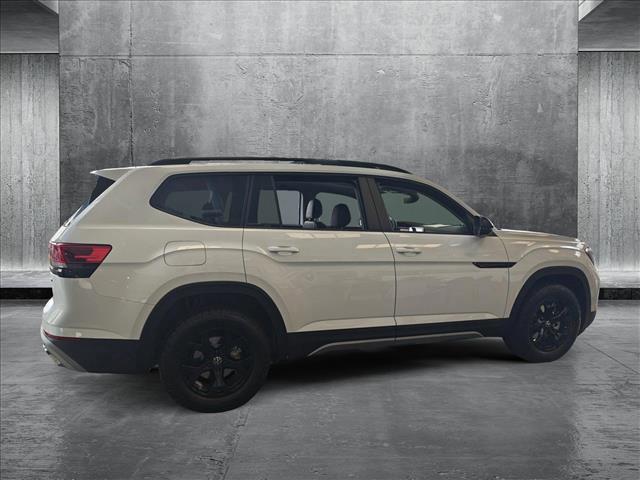 Photo of 2025 Pure White Volkswagen Atlas