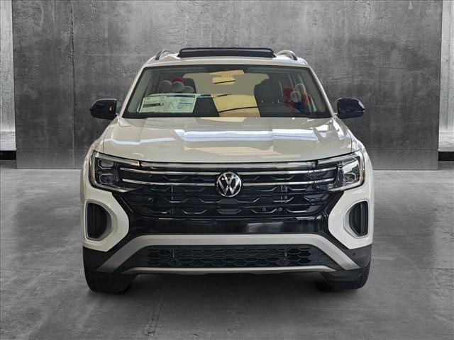 Photo of 2025 Pure White Volkswagen Atlas