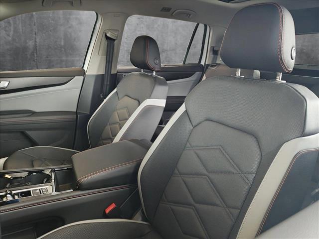 Photo of 2025 Pure White Volkswagen Atlas