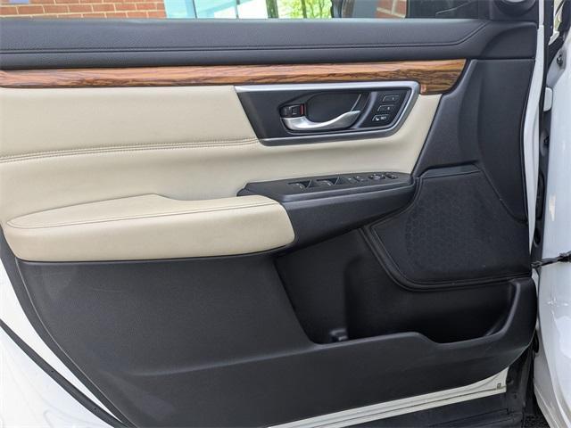 Photo of 2017 White Diamond Pearl Honda CR-V