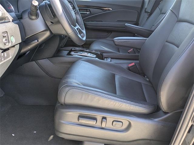 Photo of 2022 Crystal Black Pearl Honda Pilot