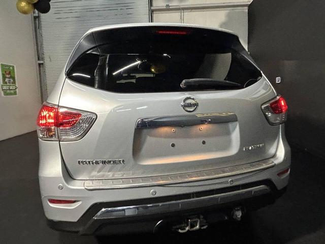 Photo of 2014 Brilliant Silver Nissan Pathfinder