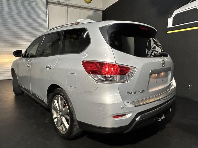 Photo of 2014 Brilliant Silver Nissan Pathfinder