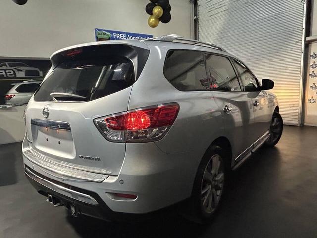 Photo of 2014 Brilliant Silver Nissan Pathfinder