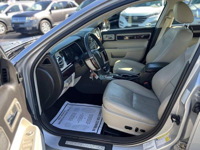 Photo of 2009 Silver Lincoln MKZ