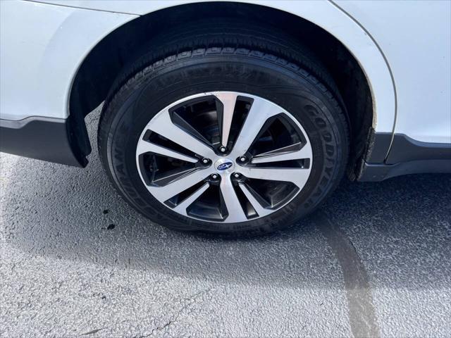 Photo of 2018 Crystal White Pearl Subaru Outback