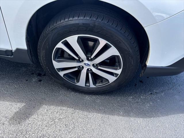 Photo of 2018 Crystal White Pearl Subaru Outback