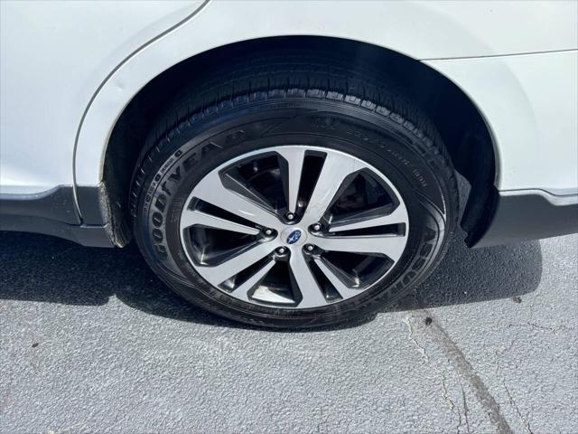 Photo of 2018 Crystal White Pearl Subaru Outback