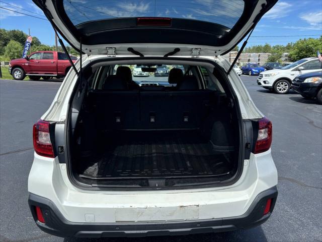 Photo of 2018 Crystal White Pearl Subaru Outback