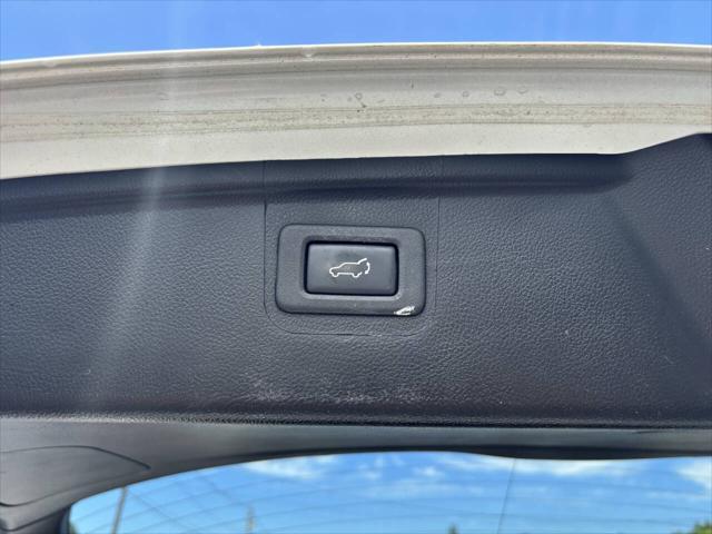 Photo of 2018 Crystal White Pearl Subaru Outback