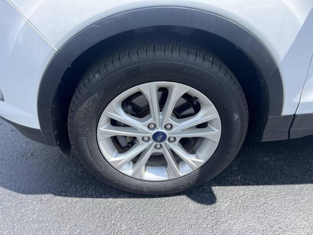 Photo of 2018 White Ford Escape