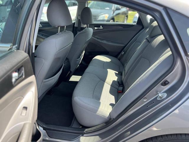 Photo of 2013 Harbor Gray Metallic Hyundai SONATA