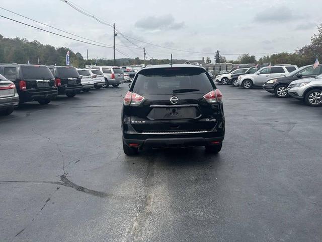 Photo of 2015 Super Black Nissan Rogue