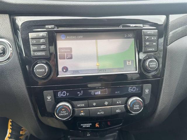 Photo of 2015 Super Black Nissan Rogue