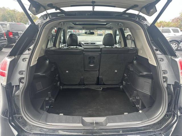 Photo of 2015 Super Black Nissan Rogue