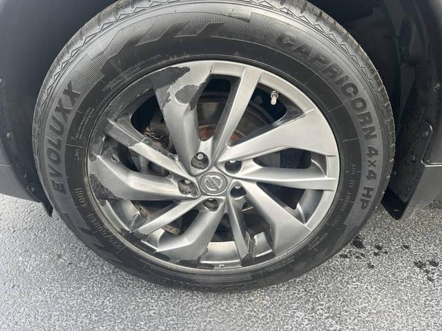 Photo of 2015 Super Black Nissan Rogue