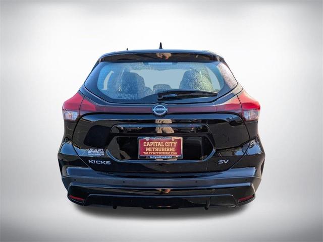 Photo of 2024 Super Black Nissan Kicks