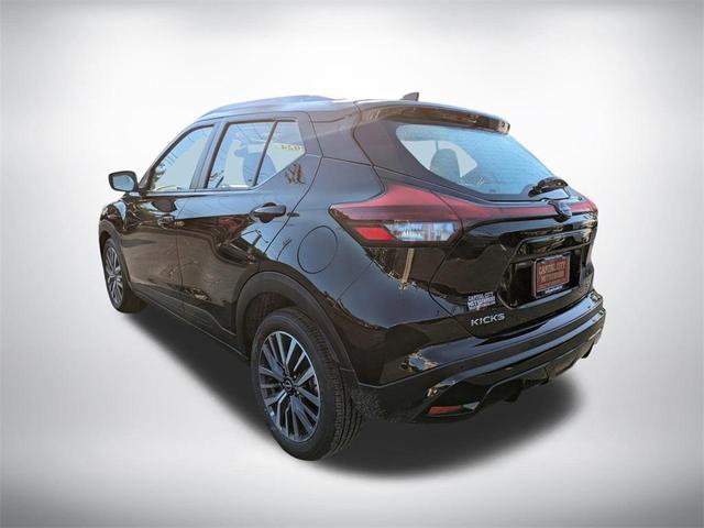 Photo of 2024 Super Black Nissan Kicks