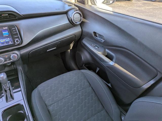 Photo of 2024 Super Black Nissan Kicks