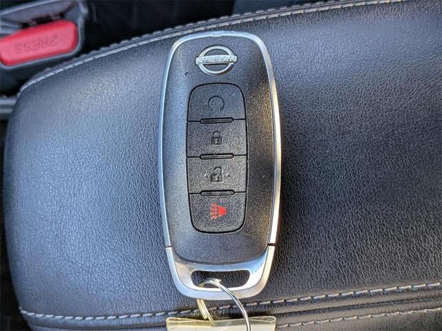 Photo of 2024 Super Black Nissan Kicks